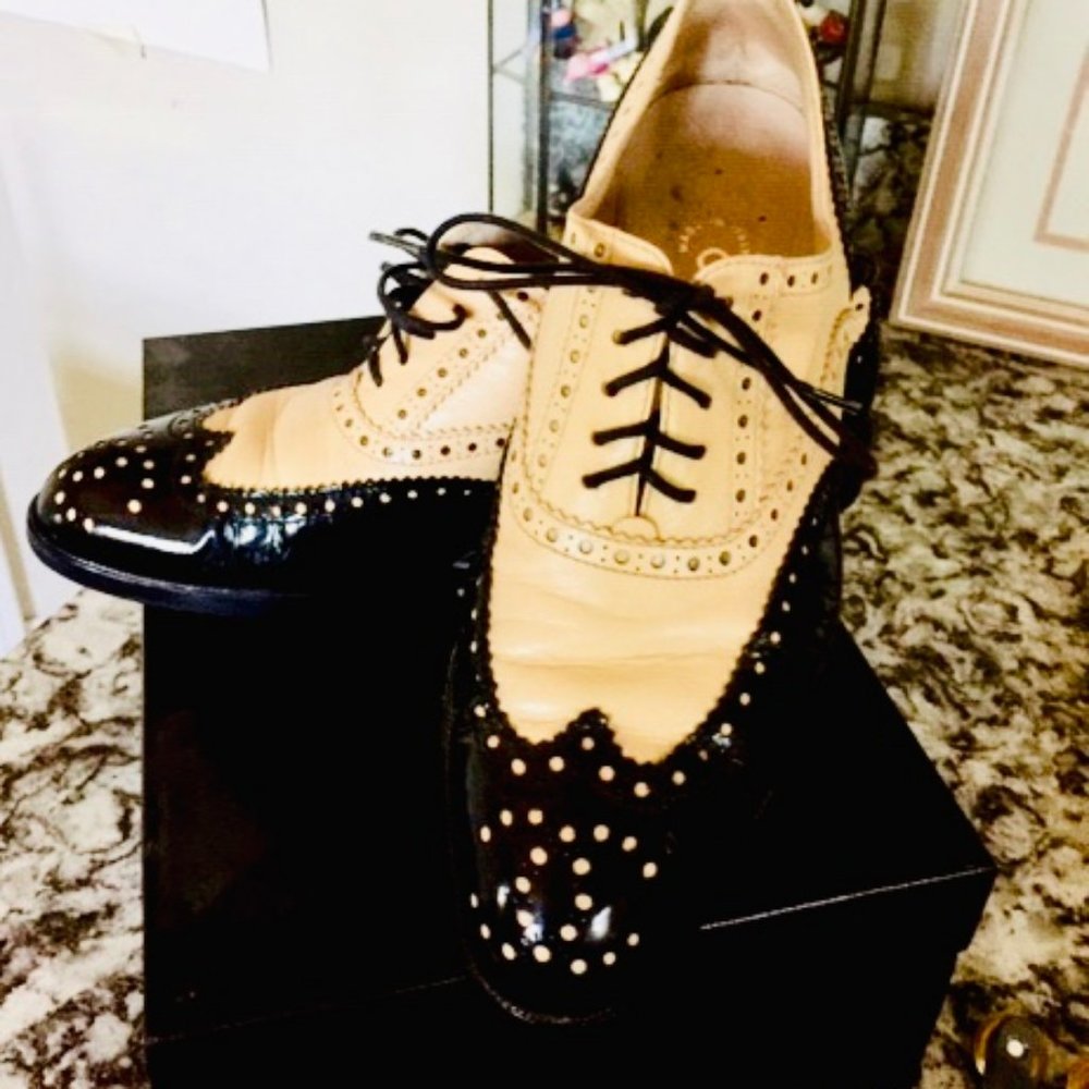 Chanel two tone flats, wingtips 7.5 ex c. HTF vint